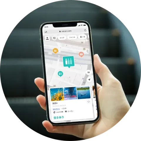 混雑状況の地図を表示したスマートフォン