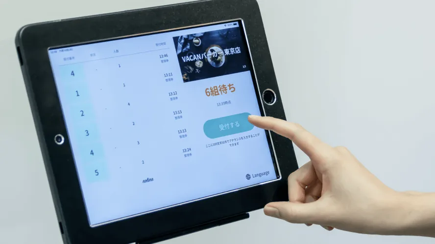 整理券を発行する受付のタブレット