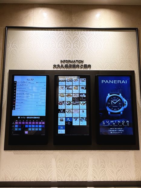百貨店の館内サイネージ（大丸札幌店）